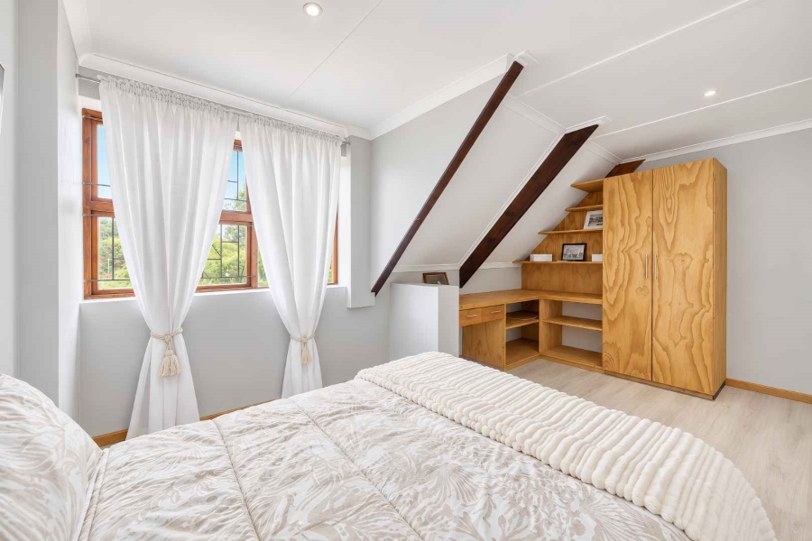 5 Bedroom Property for Sale in Fisherhaven Western Cape